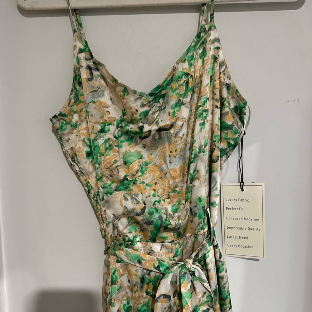 NWT” Gorgeous “ Floral Jumpsuit - Picture 13 of 13
